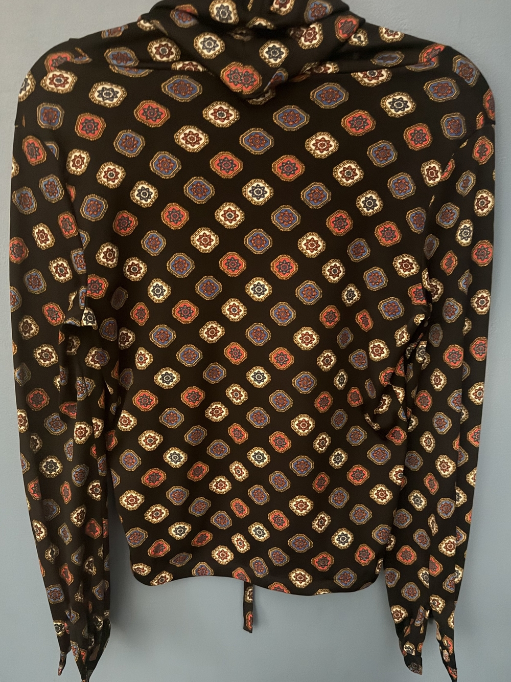 1960's Vintage Rare Womens Black Printed Long-Sleeve Blouse with Tie Waist - Picture 2 of 3